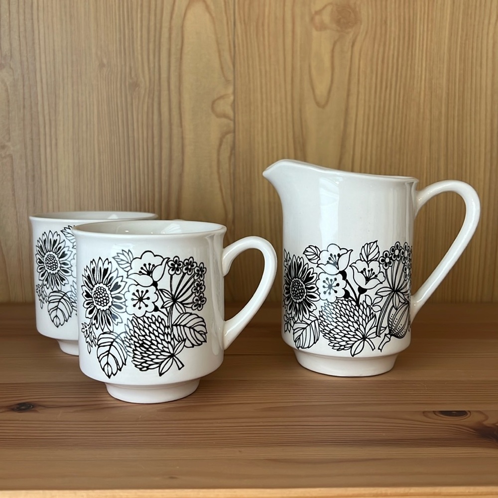 VINTAGE set of Grindley England mugs & creamer! Very good condition 1960’s